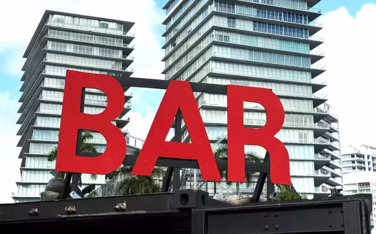 Red BAR sign with Orlando cityscape – modern design and urban vibes.
